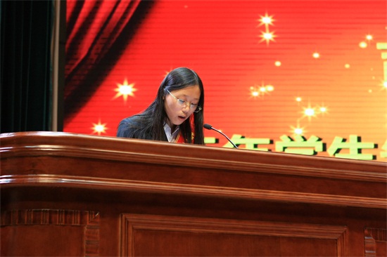 2013级交互设计工作室封美珍代表董事长创业奖学金学生发言_高雪松.jpg